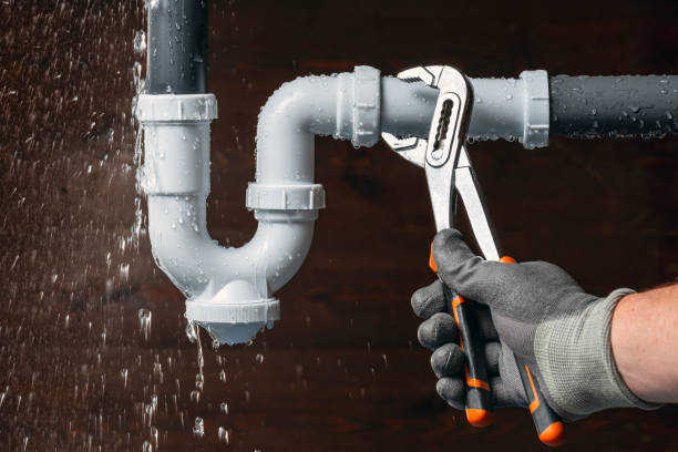 Professional Leak Detection technician working in Red Rock, TX